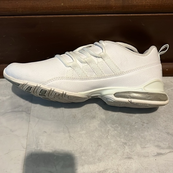 Puma  NWOT  Soft foot + optimal comfort walk/ run everyday Shoes  White Size 6.5 - Picture 4 of 10